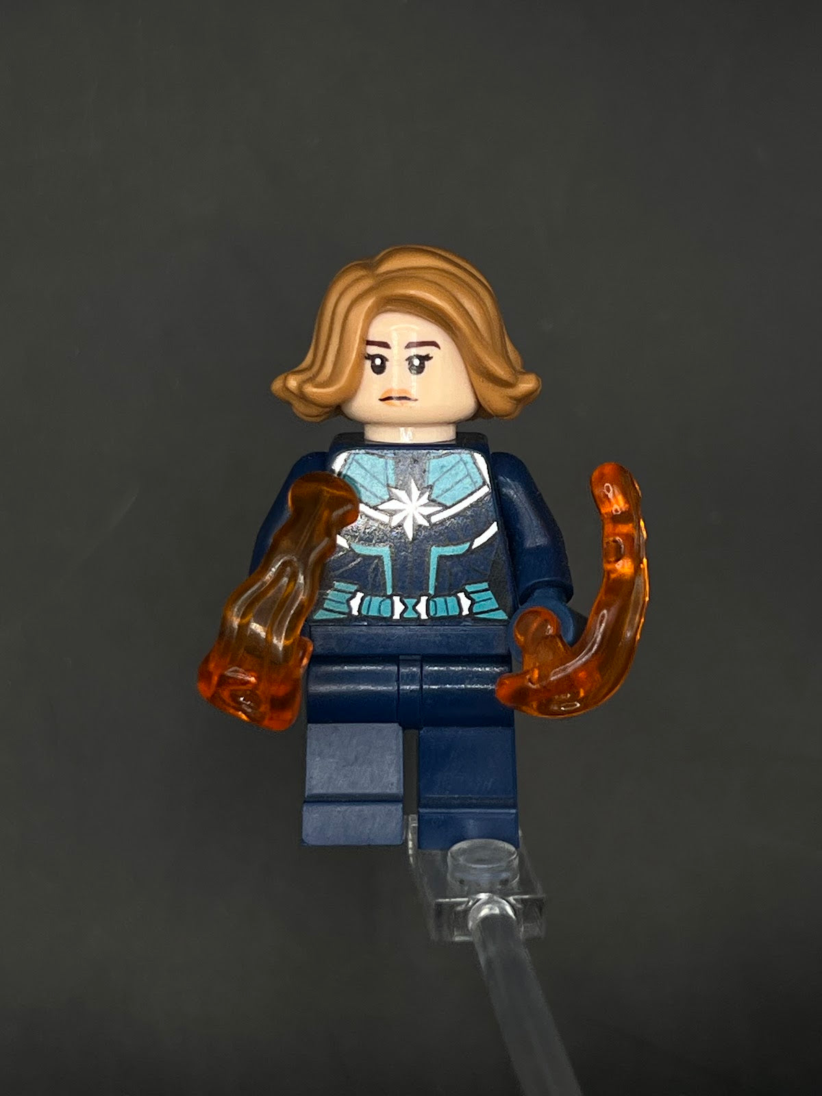 LEGO Minifigura Capitana Marvel Traje Azul - Marvel Épica