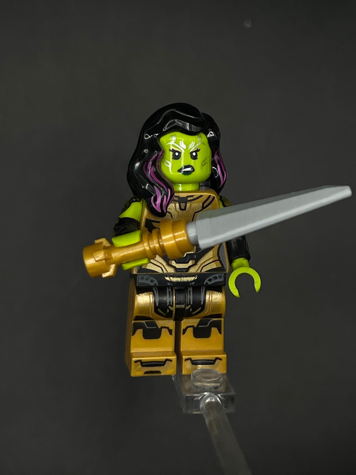 LEGO Minifigura Gamora Armadura Dorada - Marvel Épica