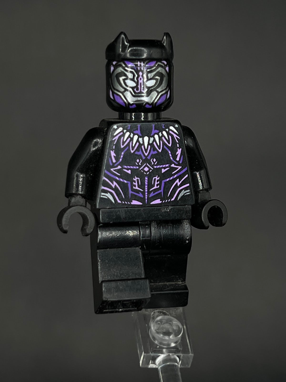 LEGO Minifigura Pantera Negra Detalles Morados - Marvel Épica