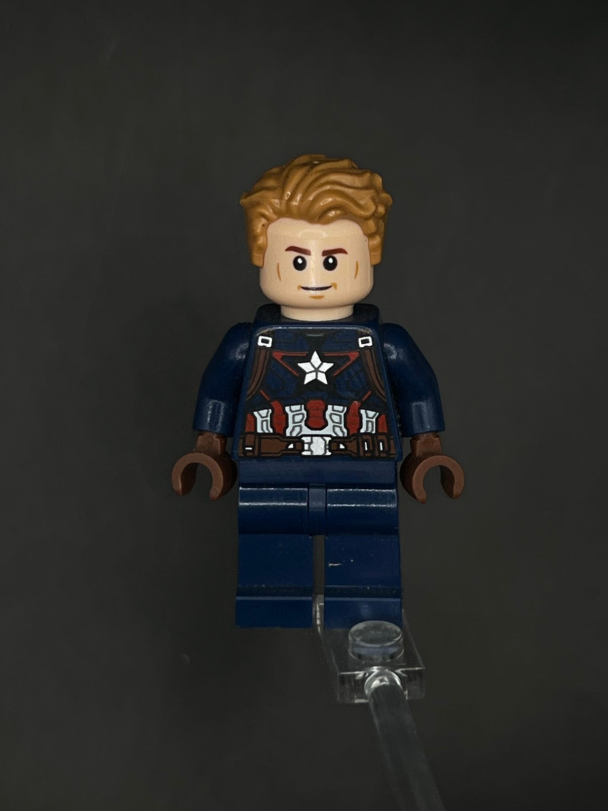 LEGO Minifigura Capitan America Azul Marino Con Tirantes - Marvel Épica