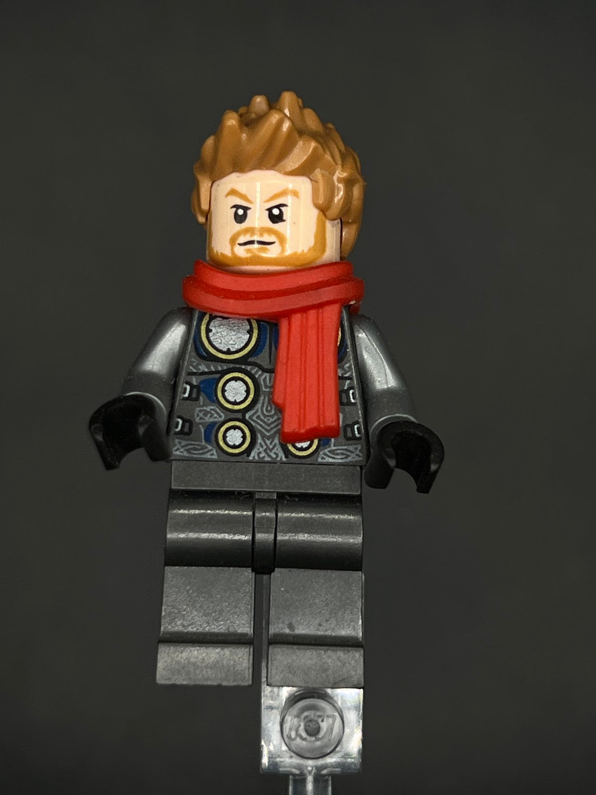 LEGO Minifigura Thor Red Scarf - Marvel Épica