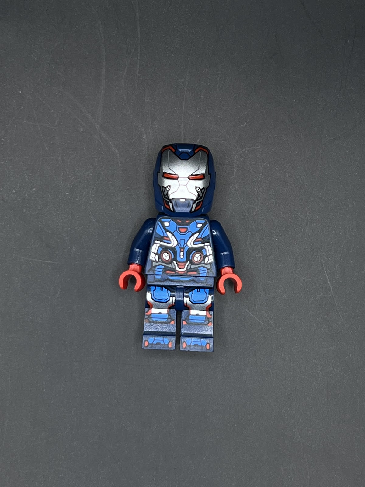 LEGO Minifigura Iron Patriot Mk2 - Marvel Legendaria