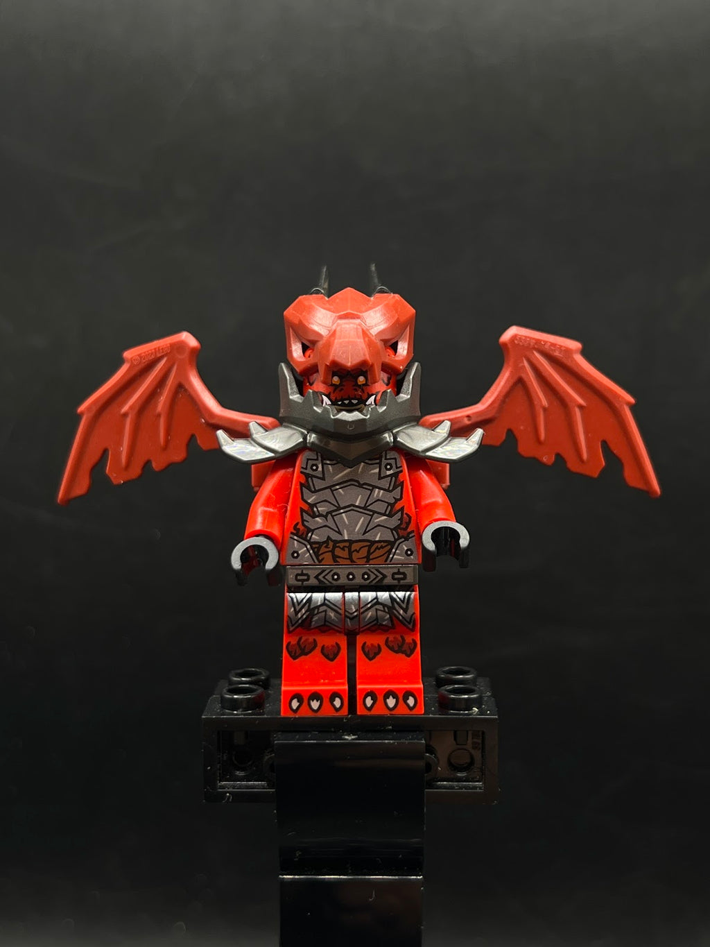 Dragonian Warrior - Open Mouth with Teeth Parted, Dragon Backpack - Foto real - DagaBlocks