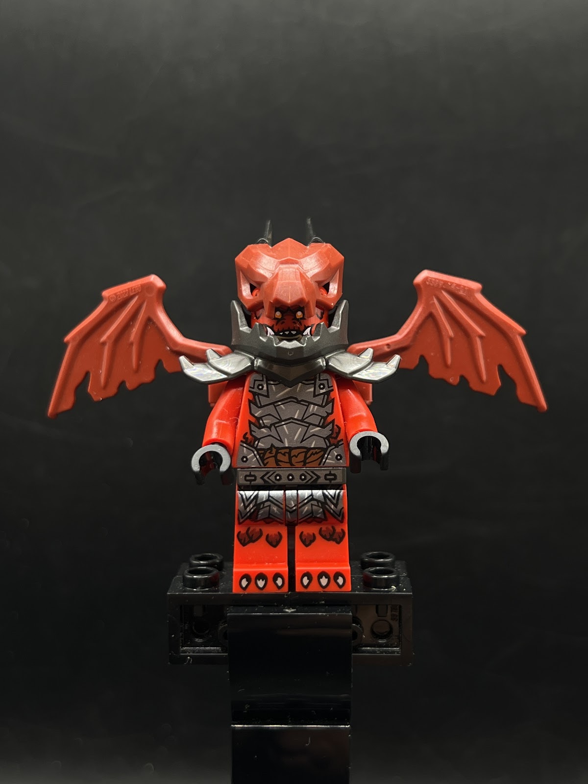 Dragonian Warrior - Open Mouth with Teeth Parted, Dragon Backpack - Foto real - DagaBlocks