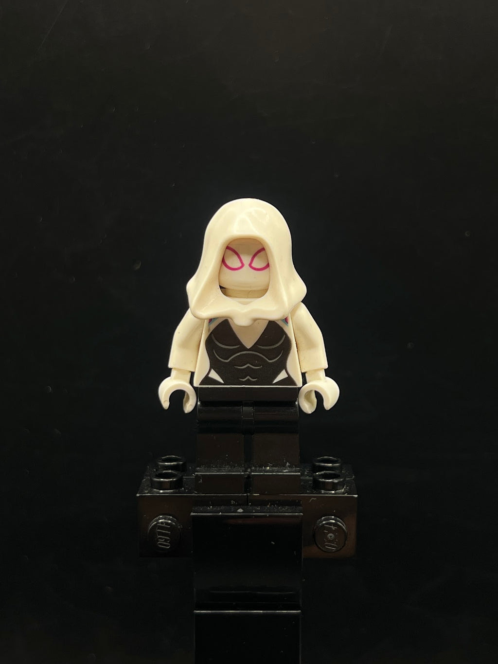 Ghost-Spider / Spider-Gwen (Gwen Stacy) - Black Legs, White Hood - Foto real - DagaBlocks