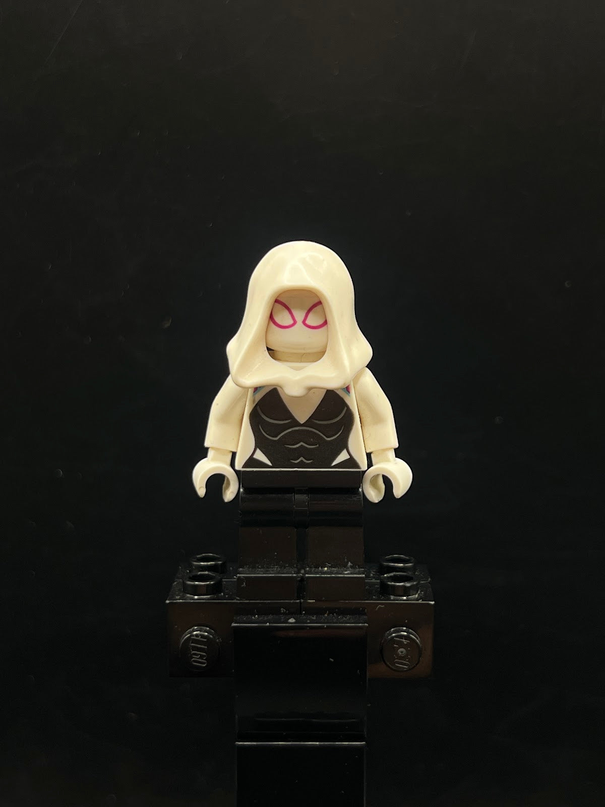 Ghost-Spider / Spider-Gwen (Gwen Stacy) - Black Legs, White Hood - Foto real - DagaBlocks