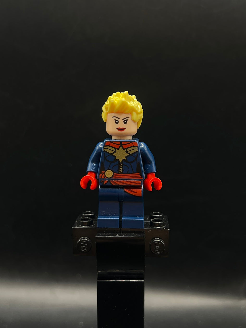 Captain Marvel - Red Sash - Foto real - DagaBlocks
