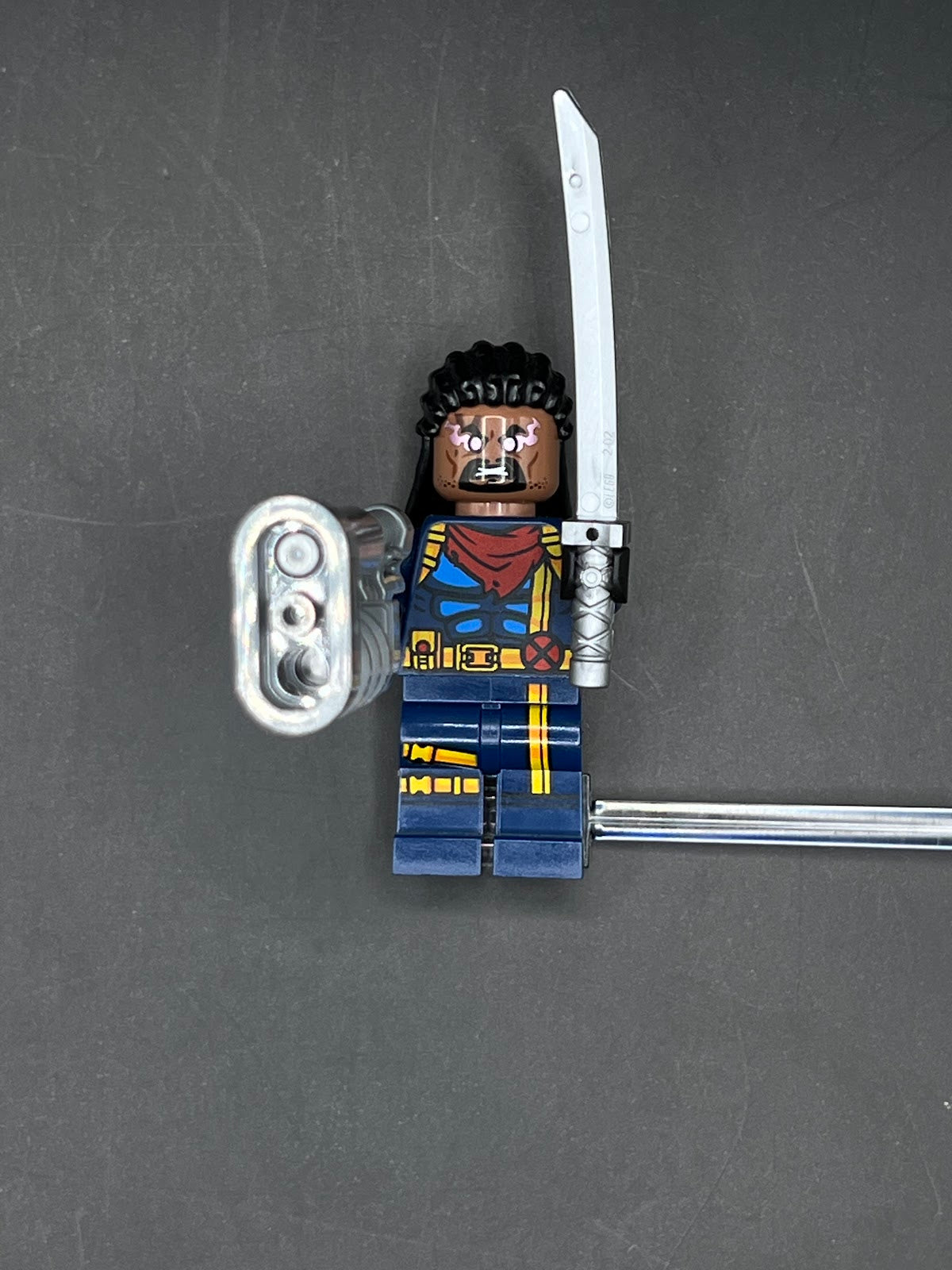 LEGO Minifigura Bishop - Marvel Legendaria