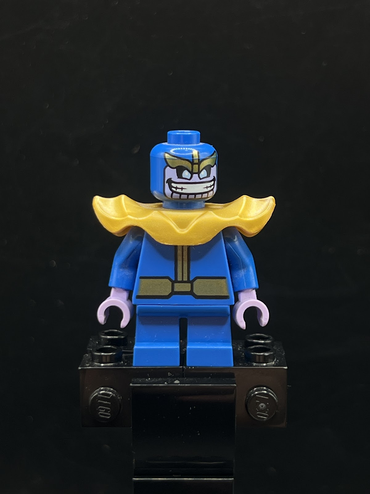 Thanos - Minifigure, Blue Outfit - Foto real - DagaBlocks
