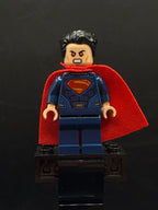 Superman - Dark Blue Suit, Spongy Cape, Plain Legs - Foto real - DagaBlocks