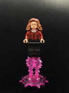 The Scarlet Witch (Wanda Maximoff) - Plain Legs, Reddish Brown Hair - Foto real - DagaBlocks