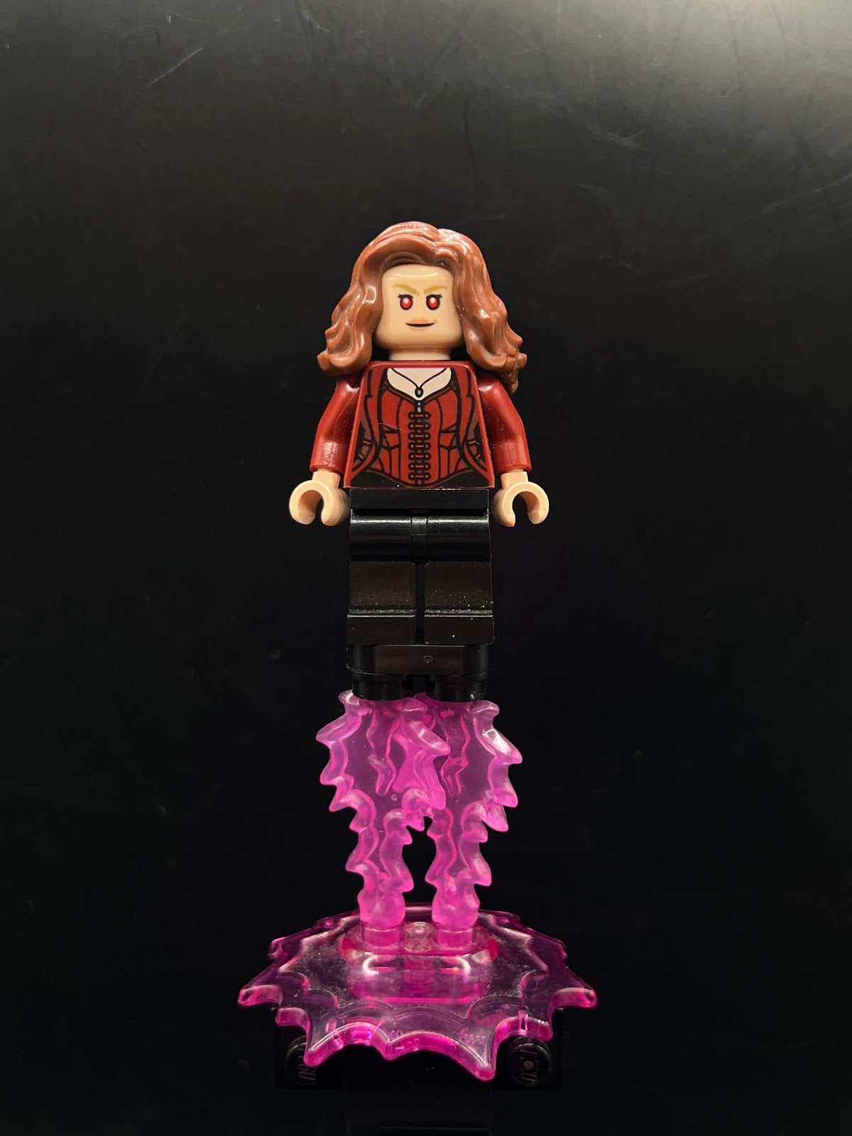 The Scarlet Witch (Wanda Maximoff) - Plain Legs, Reddish Brown Hair - Foto real - DagaBlocks