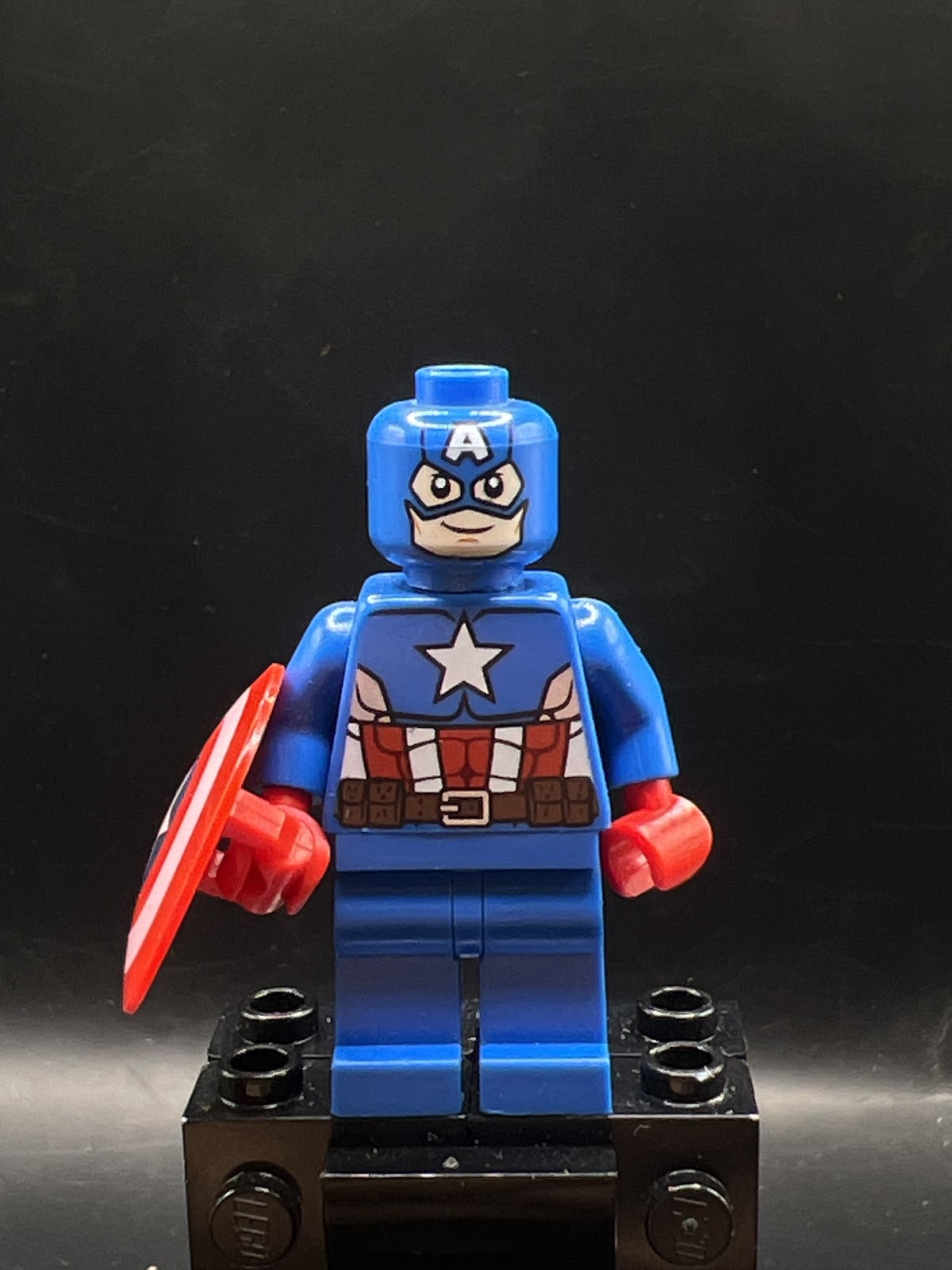 Captain America - Blue Suit, Red Hands, Mask - Foto real - DagaBlocks