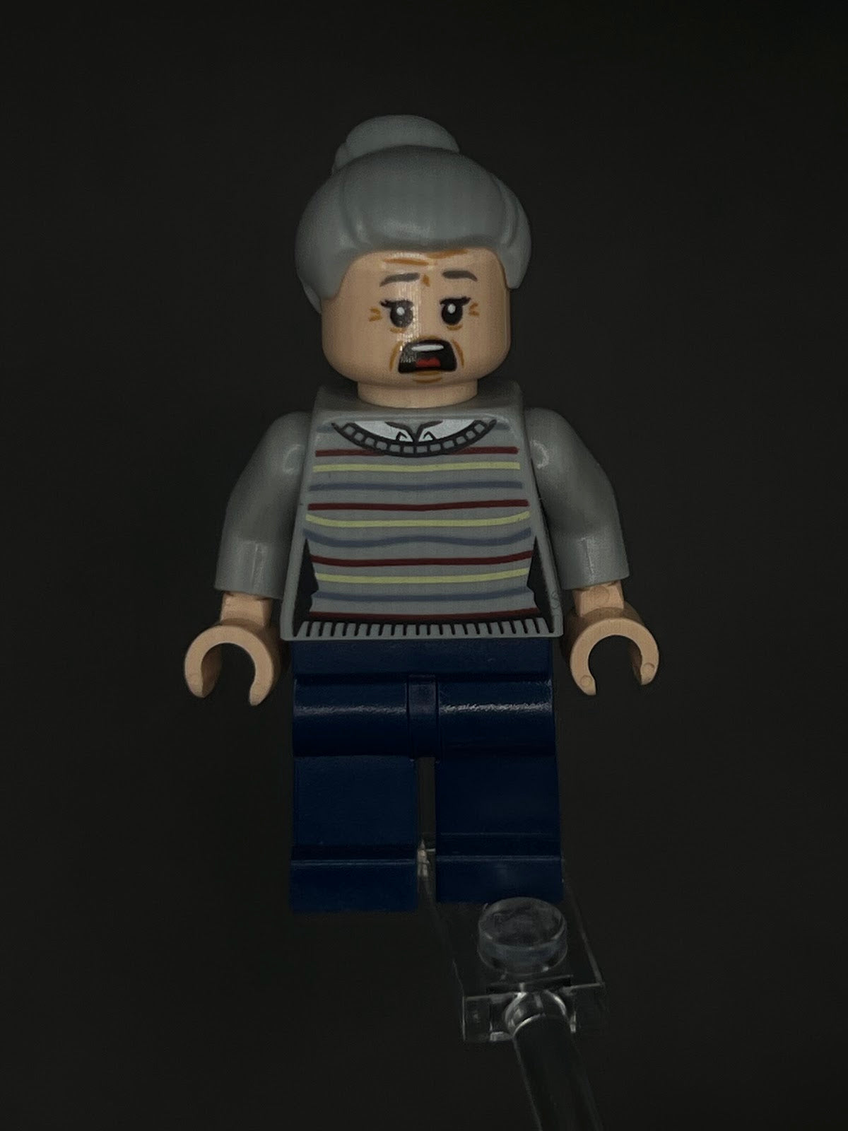 LEGO Minifigura Tia May Asustada - Marvel Épica