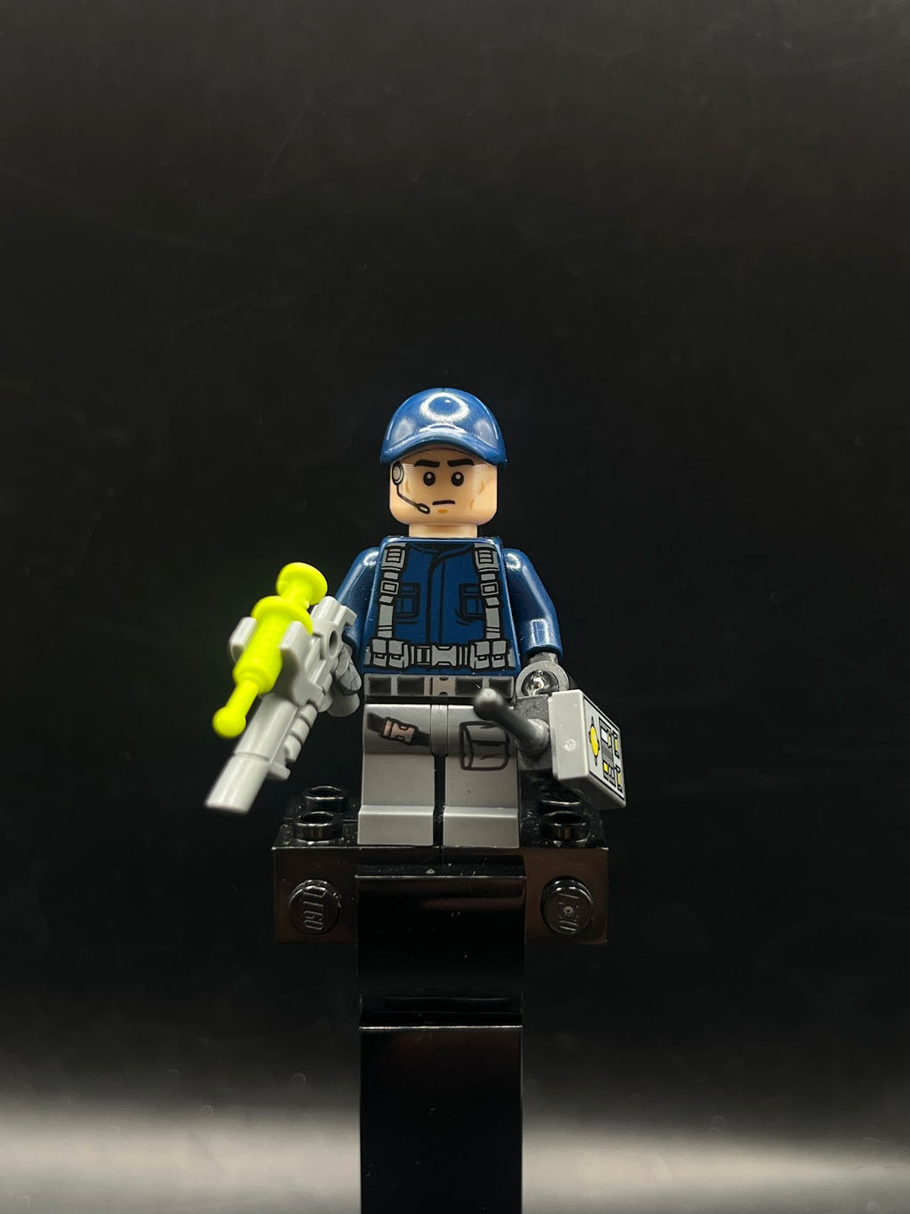 ACU Guard / Trooper - Male, Dark Blue Cap, Light Nougat Head, Headset - Foto real - DagaBlocks