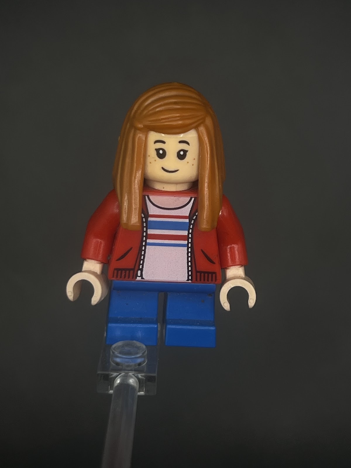 LEGO Minifigura Maisie Lockwood - Colección Épica