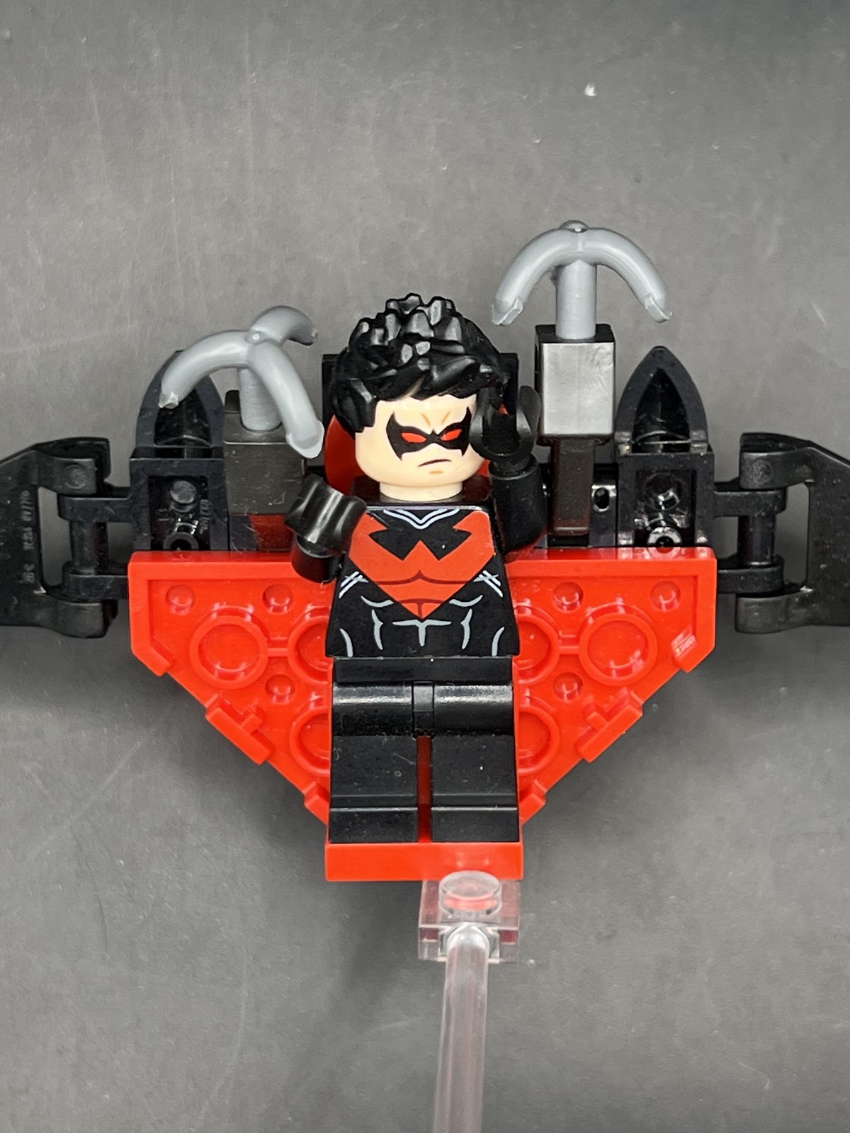 LEGO Minifigura Nightwing Ojos Rojos Jetpack - DC Épica