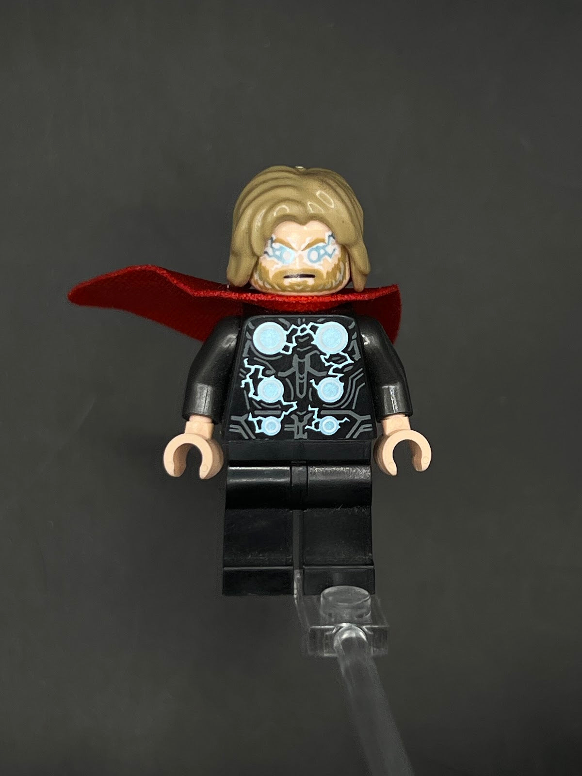 LEGO Minifigura Thor Pelo Corto Castaño - Marvel Épica