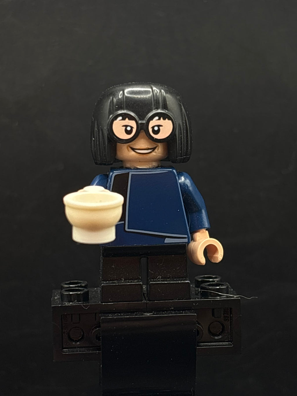 Edna Mode, Disney, Series 2 (Minifigure Only without Stand and Accessories) - Foto real - DagaBlocks
