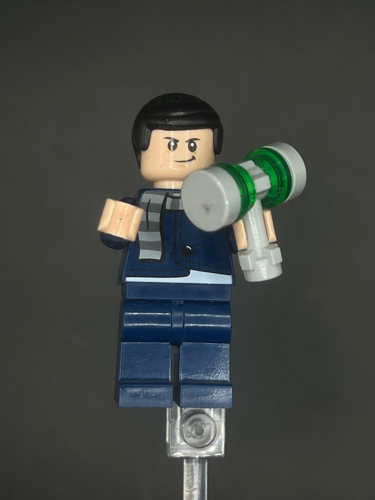 LEGO Minifigura Gru Dark Blue Jacket - Disney Épica