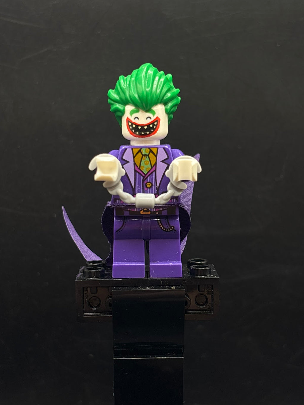 The Joker - Long Coattails, Smile with Pointed Teeth Grin - Foto real - DagaBlocks