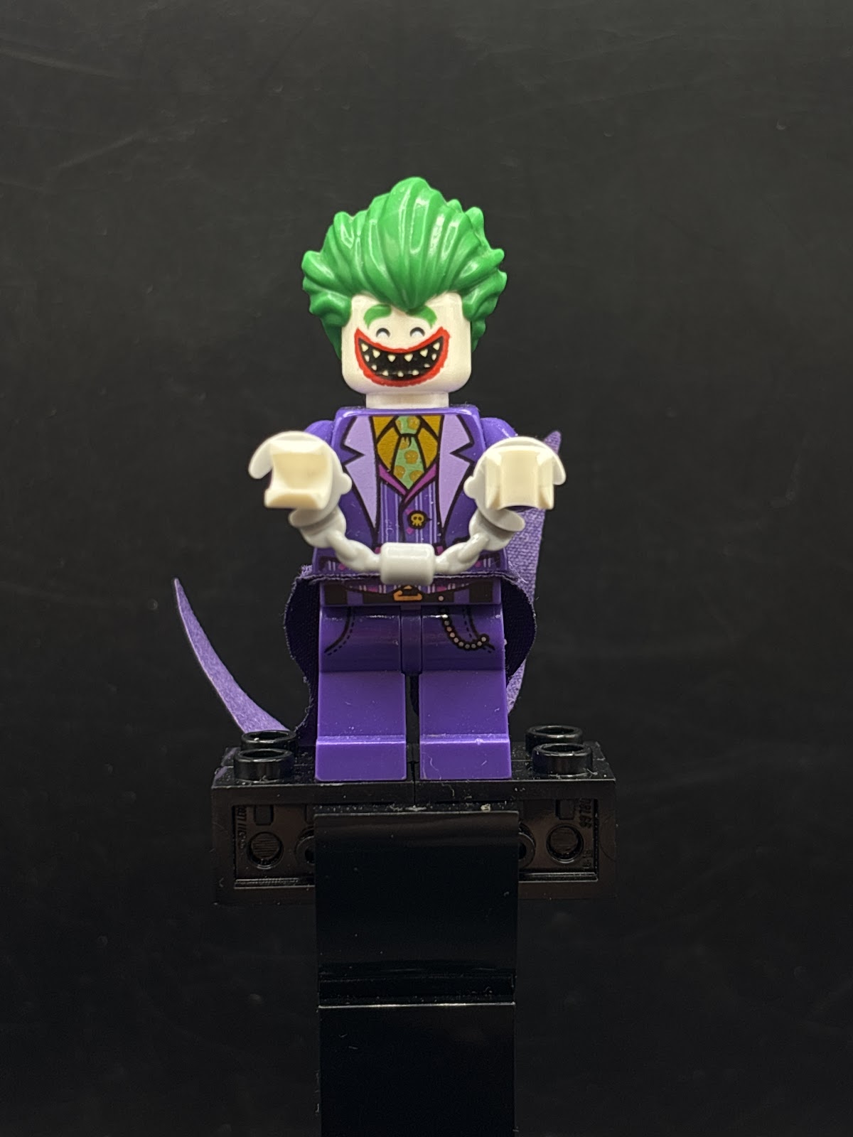 The Joker - Long Coattails, Smile with Pointed Teeth Grin - Foto real - DagaBlocks