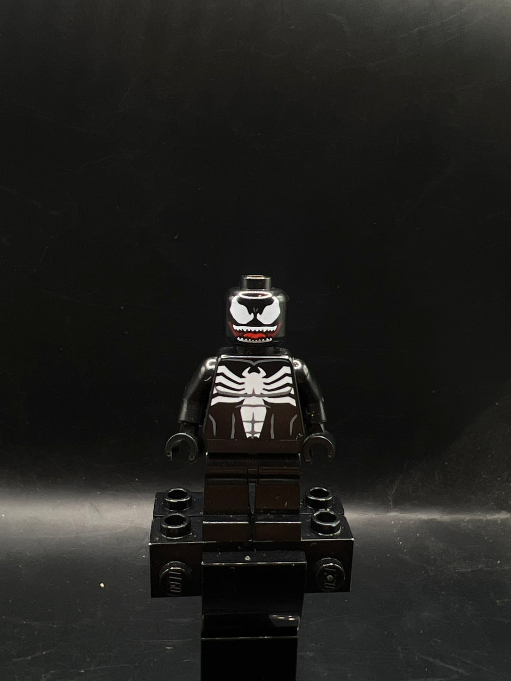 Venom - White Teeth Parted - Foto real - DagaBlocks