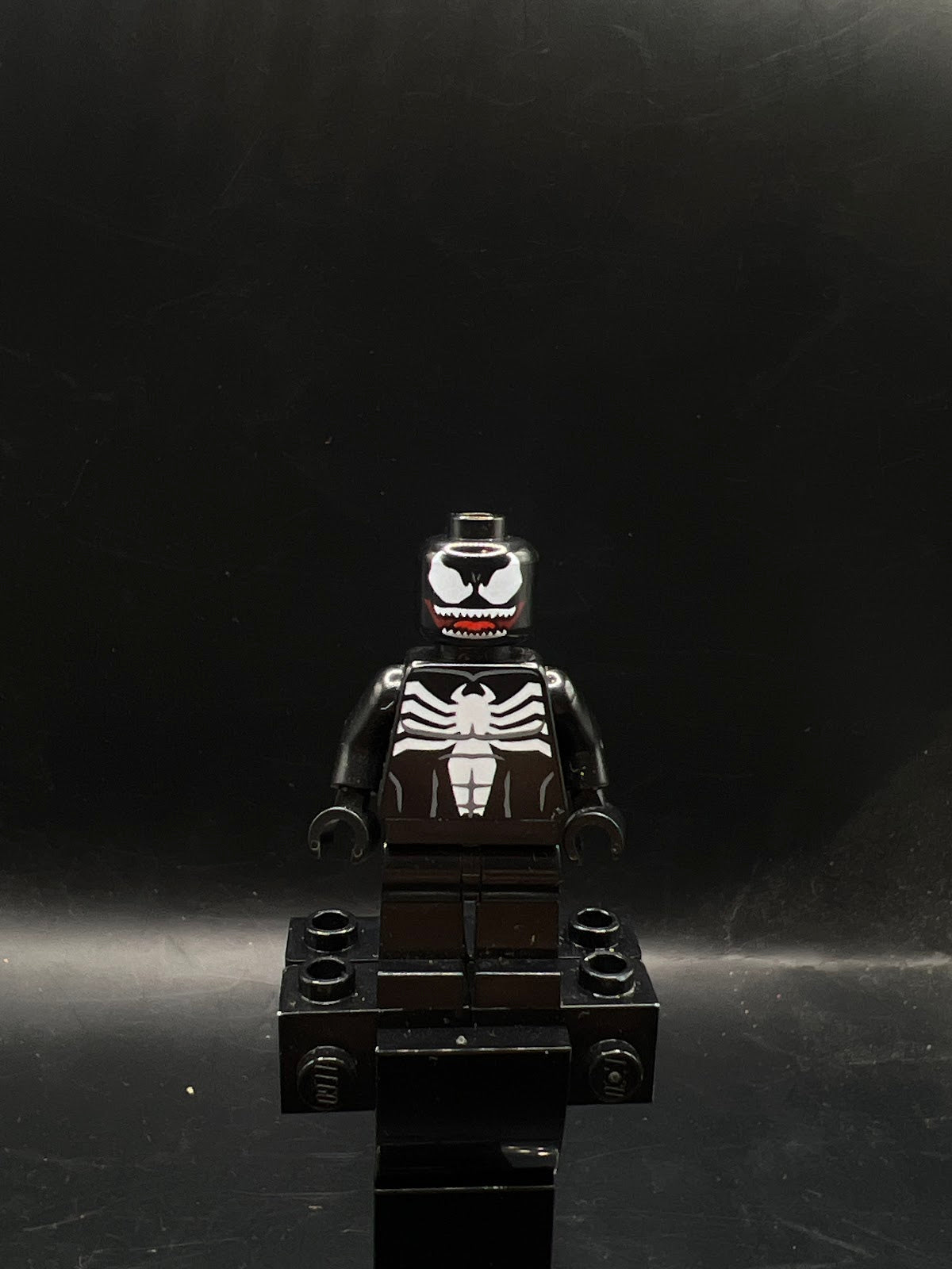 Venom - White Teeth Parted - Foto real - DagaBlocks