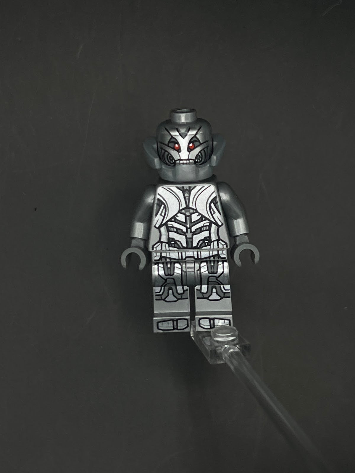 LEGO Minifigura Ultimate Ultron - Marvel Legendaria