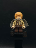 Samwise Gamgee (Sam) - Dark Tan Shirt, Dark Bluish Gray Cape - Foto real - DagaBlocks