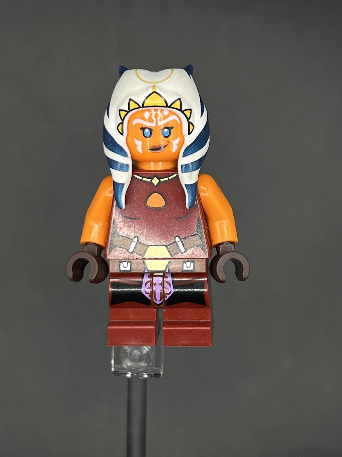 LEGO Minifigura Ahsoka Tano Traje Vino - Star Wars Legendaria