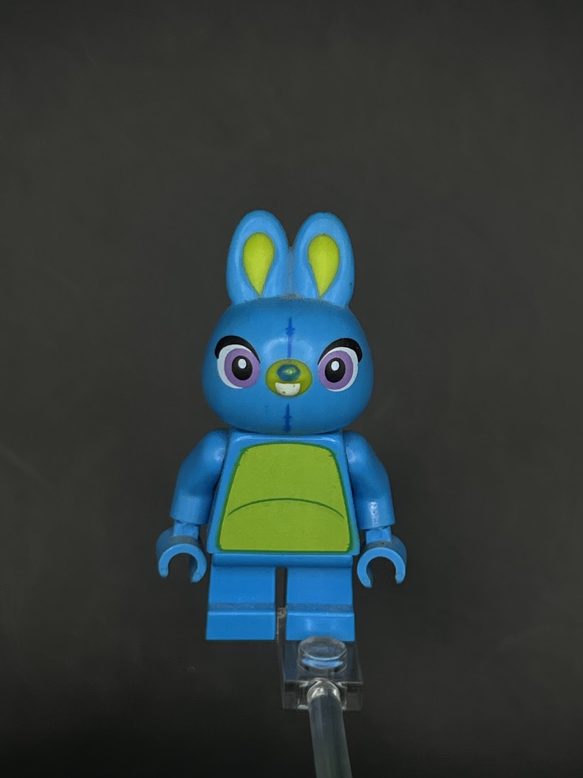 LEGO Minifigura Bunny - Disney Épica