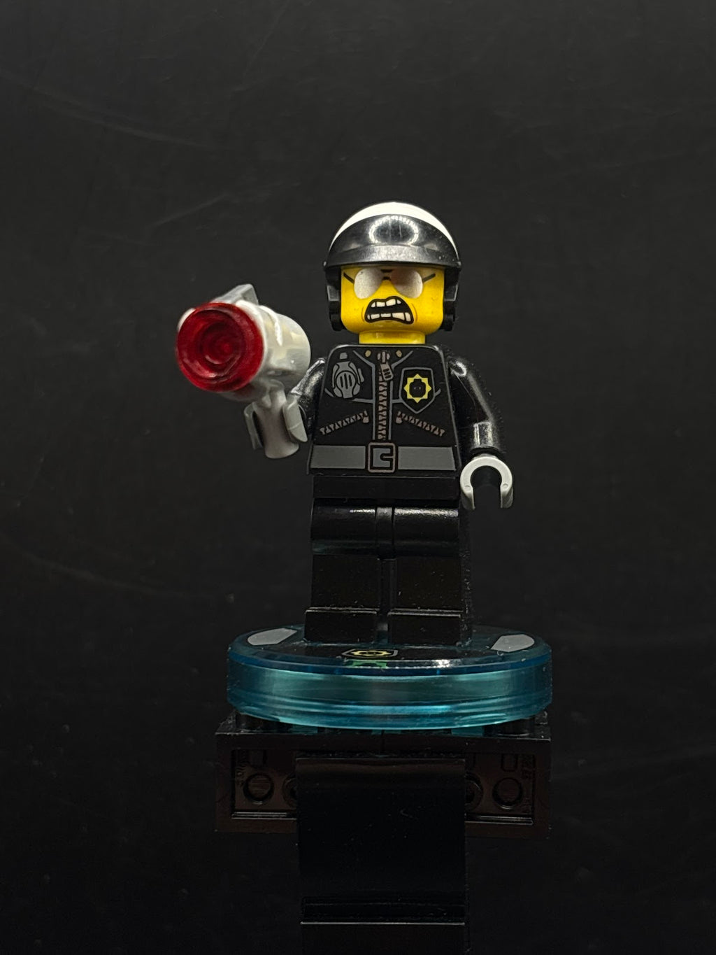 Bad Cop - Head with Crooked Smile - Foto real - DagaBlocks