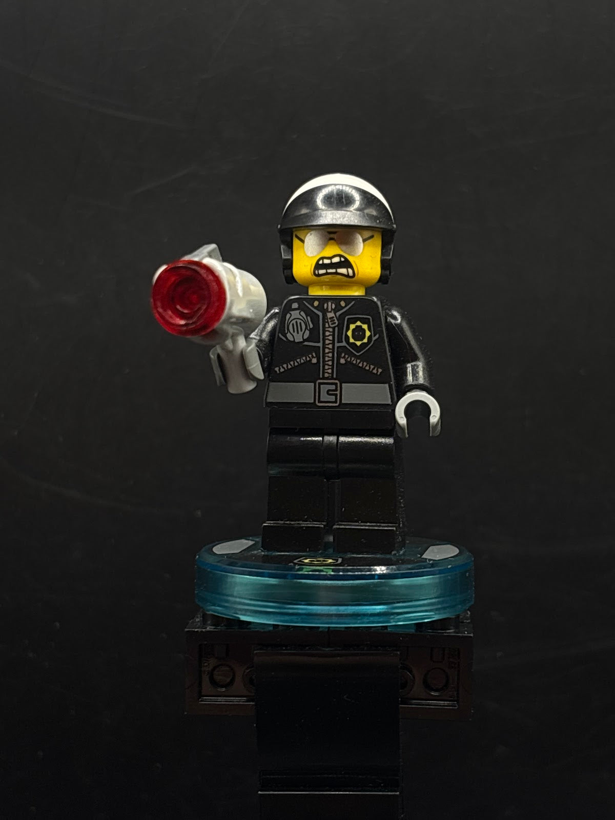 Bad Cop - Head with Crooked Smile - Foto real - DagaBlocks