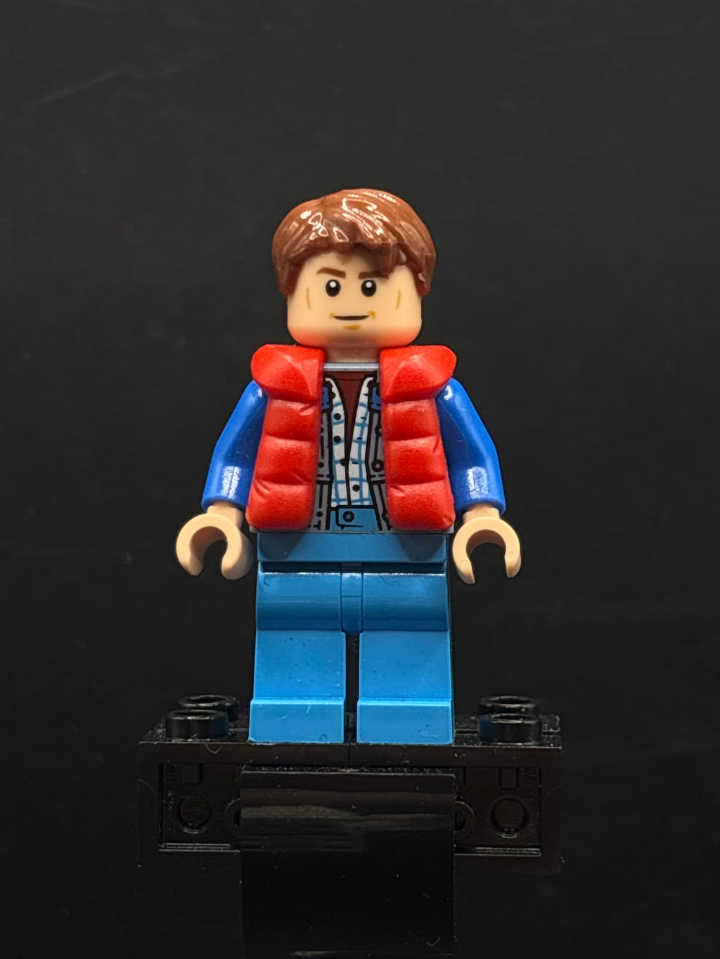 Marty McFly - Red Puffer Vest over Sand Blue Jacket, Blue Arms - Foto real - DagaBlocks