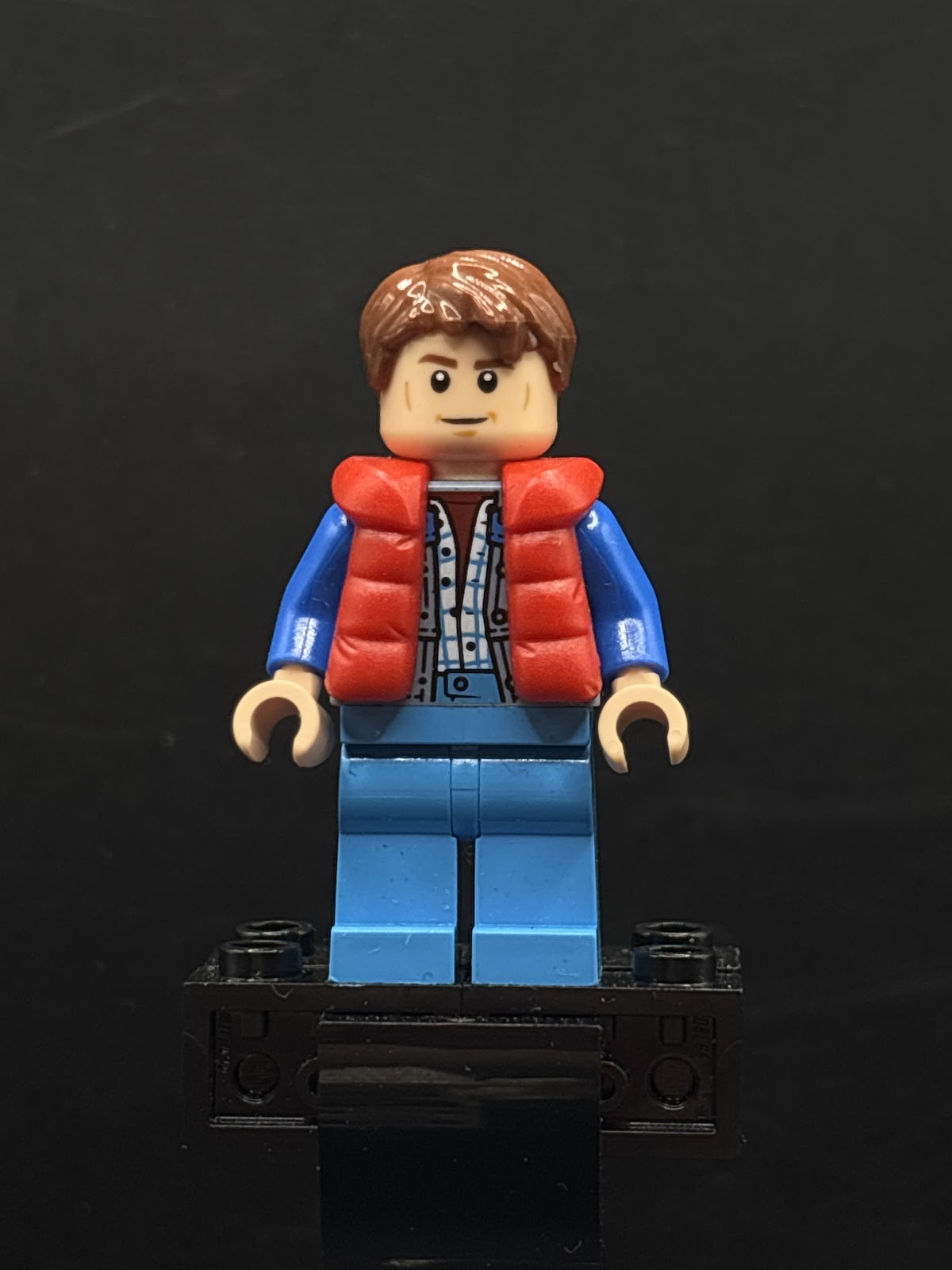 Marty McFly - Red Puffer Vest over Sand Blue Jacket, Blue Arms - Foto real - DagaBlocks