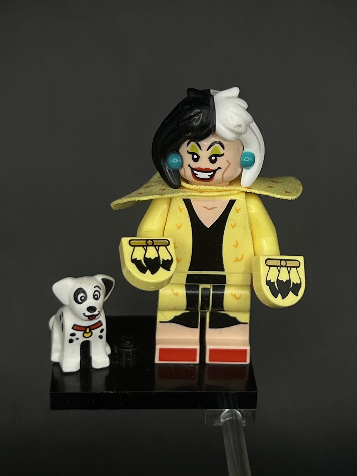 LEGO Minifigura Cruella De Vil - Disney Épica