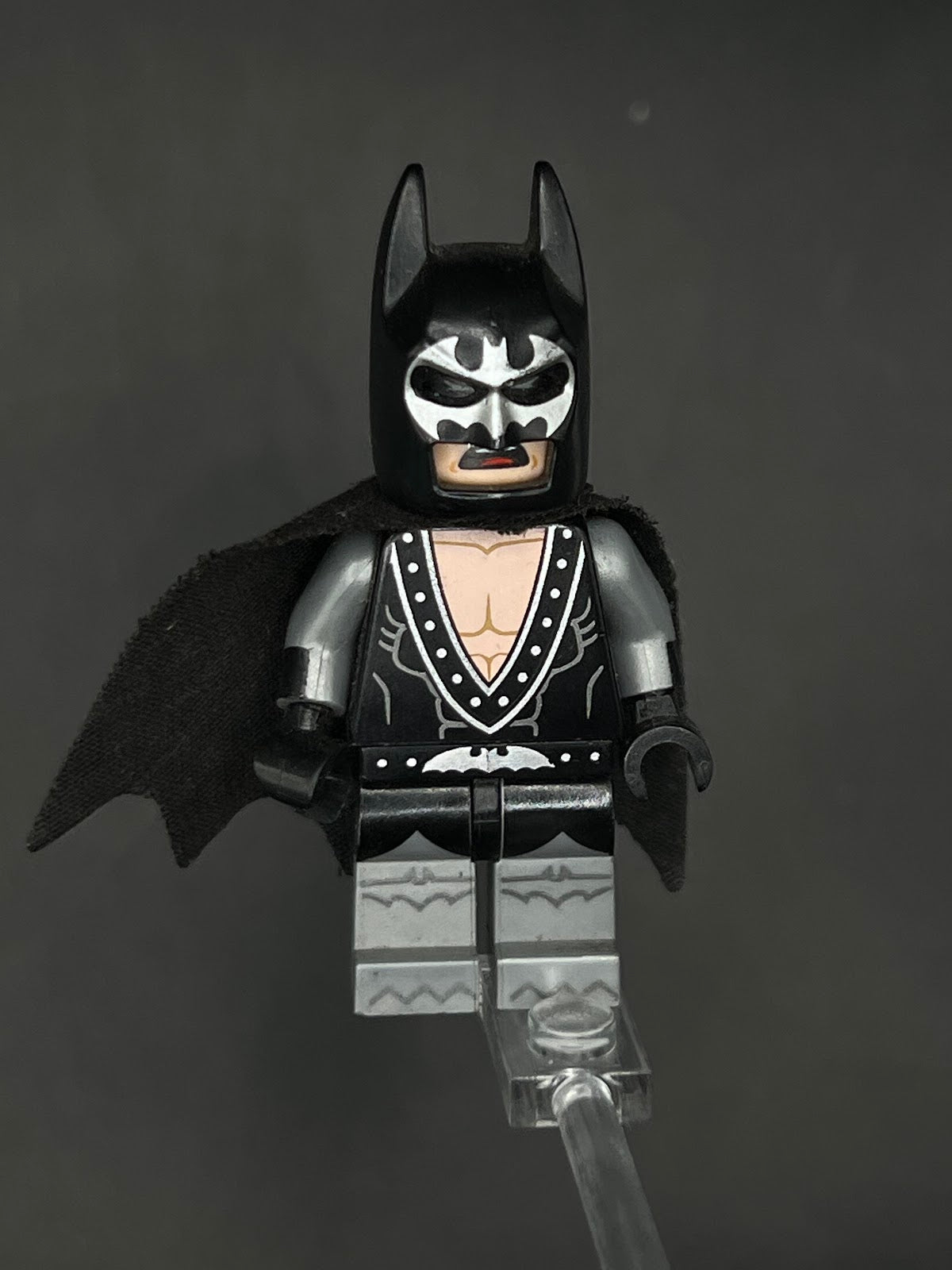 LEGO Minifigura Batman Metalero - DC Épica