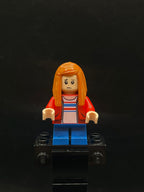 Maisie Lockwood - Red Jacket, Dark Orange Hair - Foto real - DagaBlocks