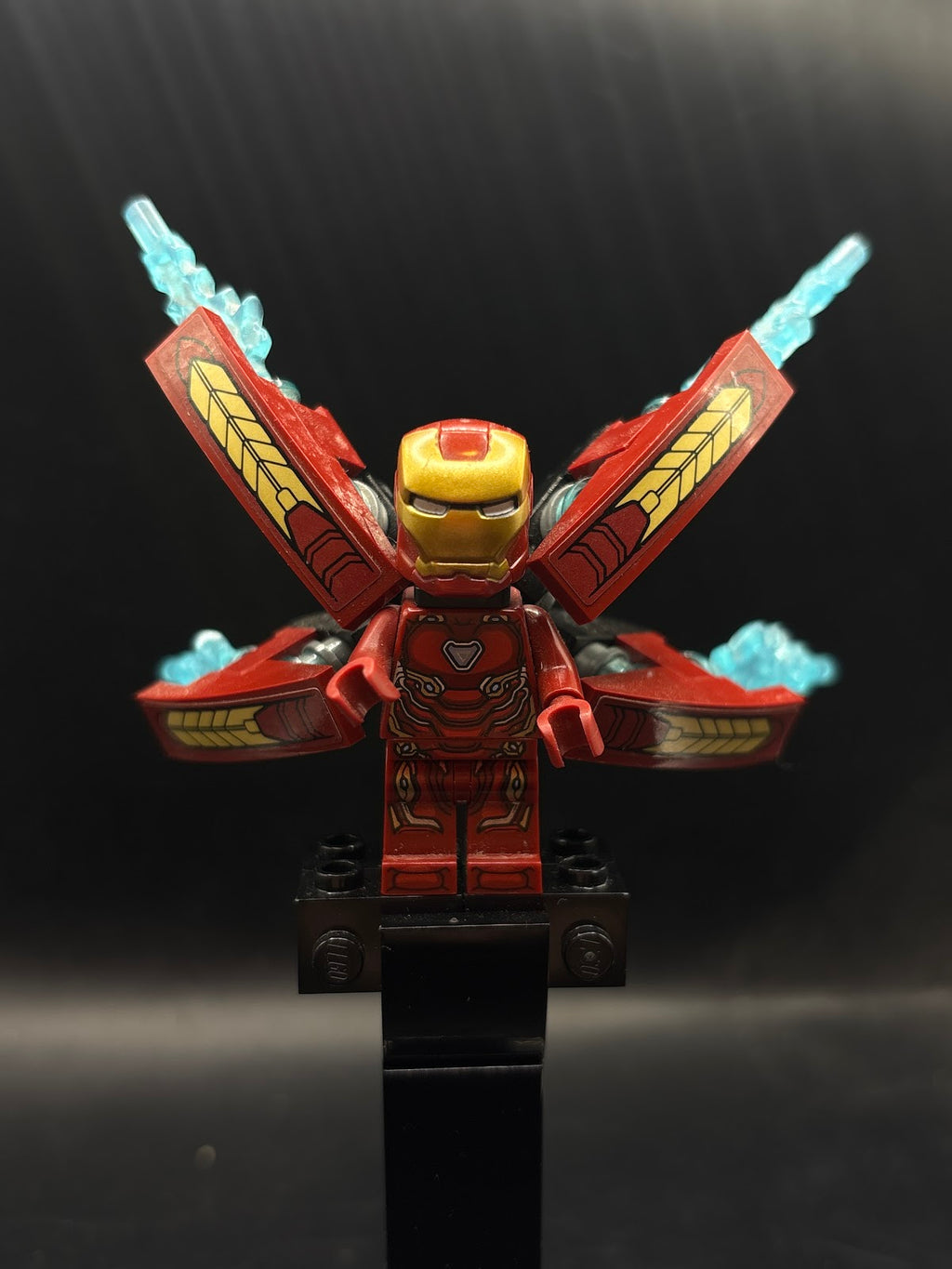 Iron Man - Mark 50 Armor, Small Helmet Visor, Wings with Stickers - Foto real - DagaBlocks