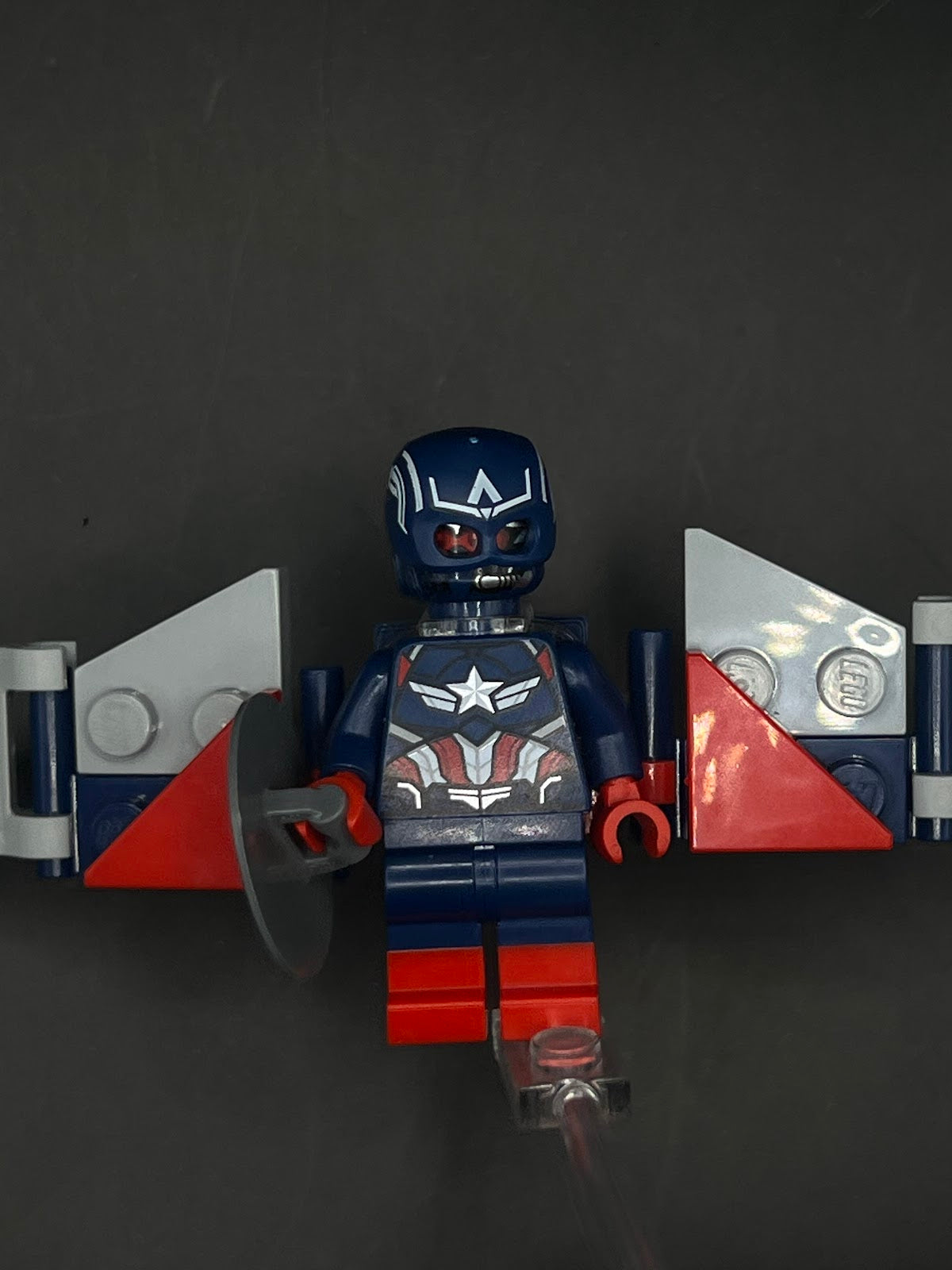 LEGO Minifigura Falcon Capitan America - Marvel Legendaria