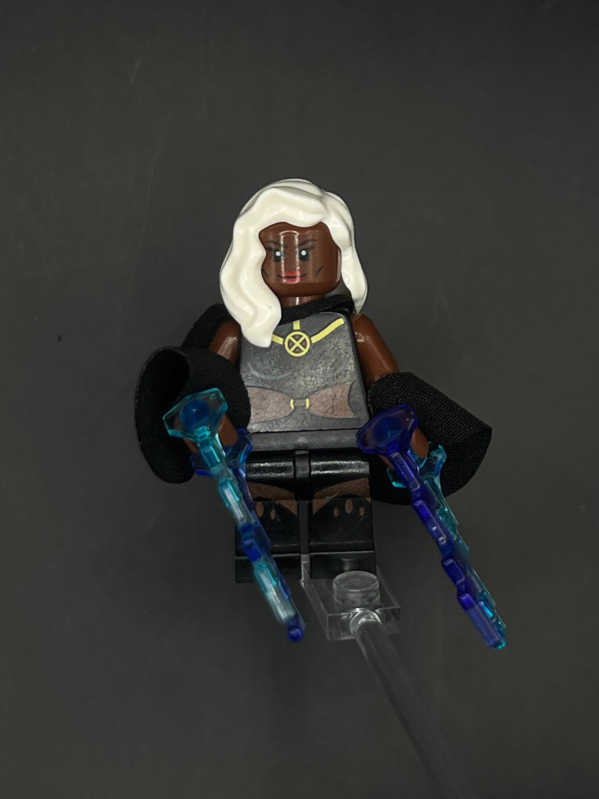LEGO Minifigura Storm Traje Negro - Marvel Legendaria