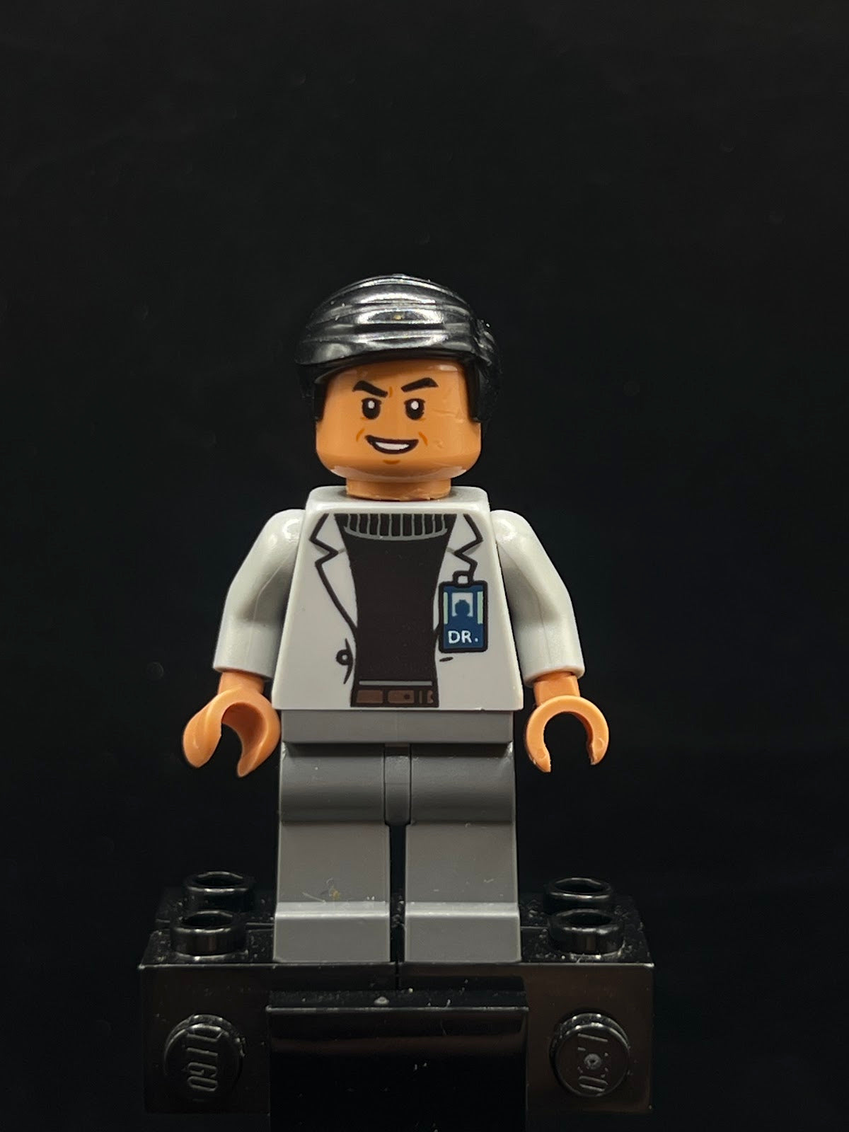 Dr. Henry Wu - Light Bluish Gray Jacket, Smile / Angry Frown - Foto real - DagaBlocks
