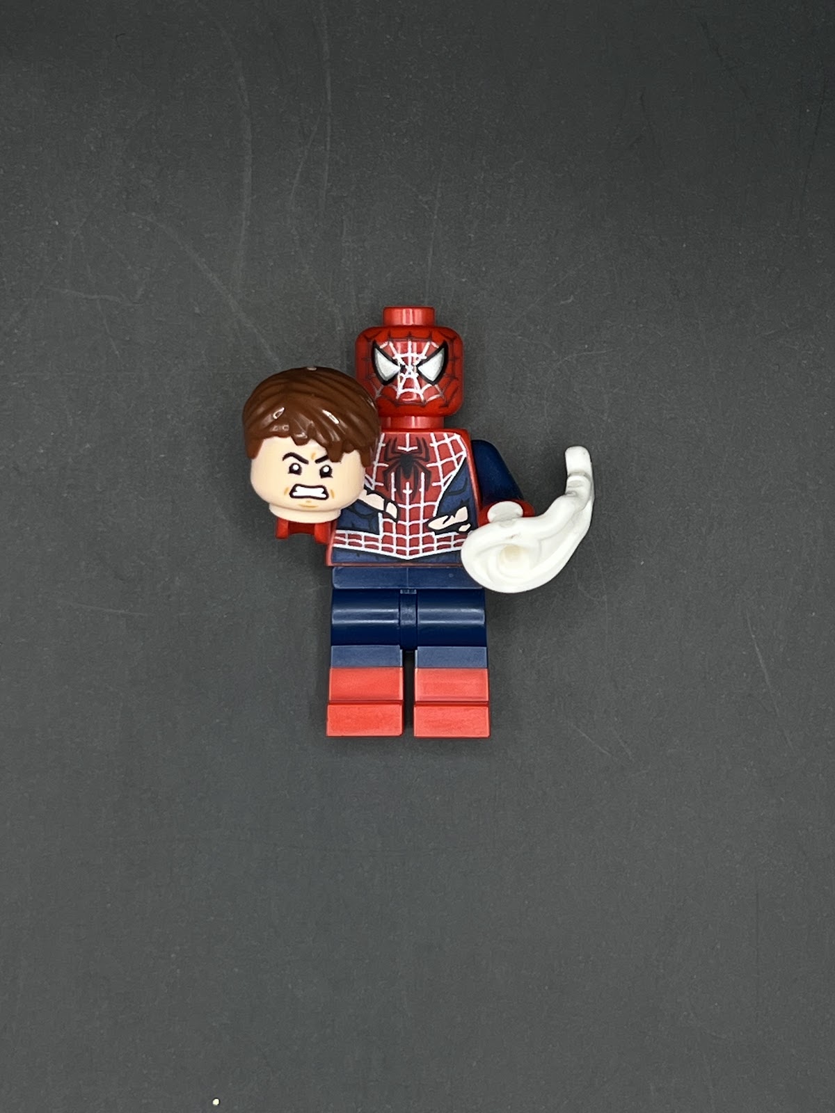 LEGO Minifigura Spiderman Traje Rasgado - Marvel Legendaria