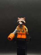 Rocket Raccoon - Orange and Dark Tan Outfit, Reddish Brown Head - Foto real - DagaBlocks