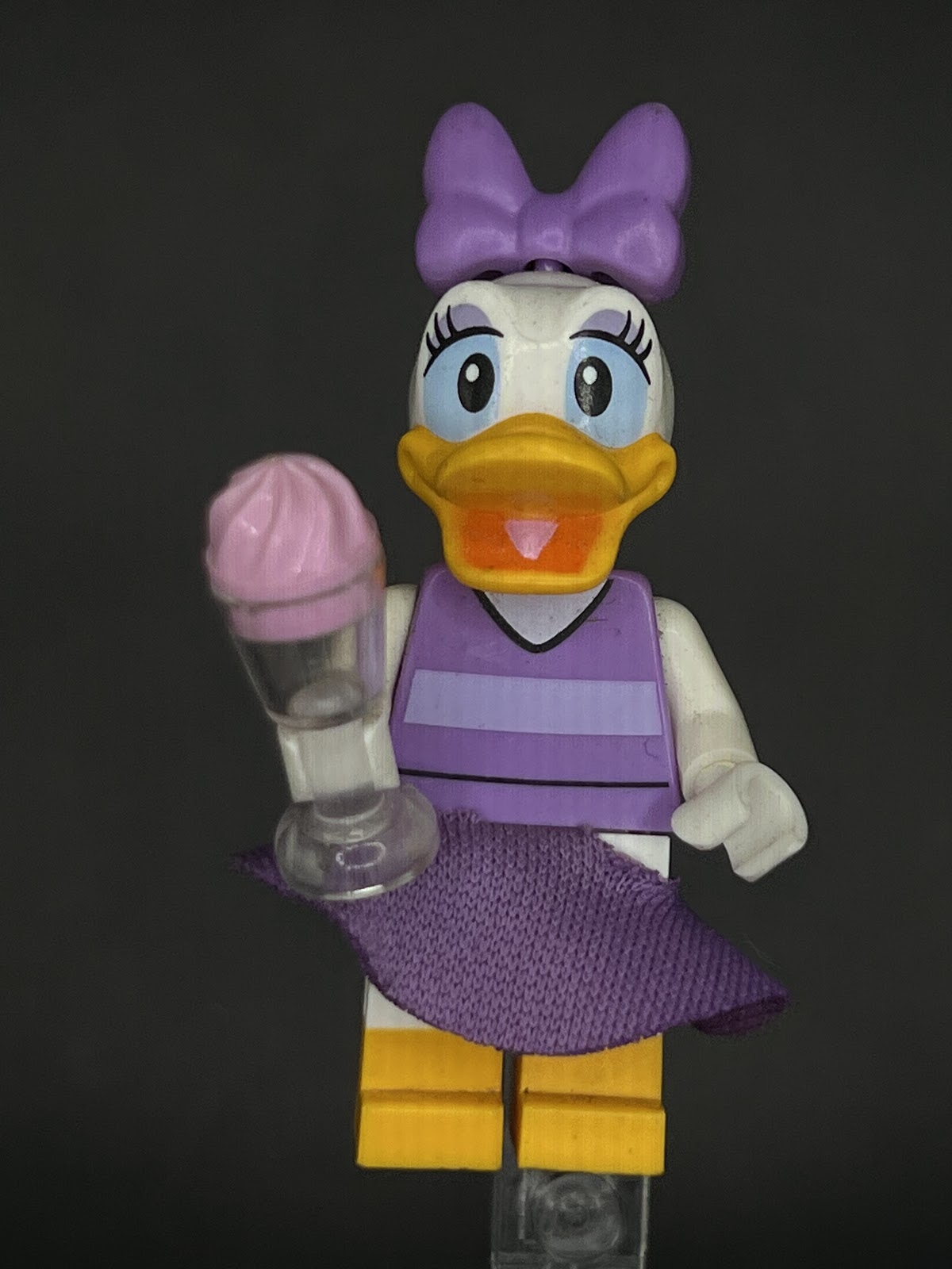 LEGO Minifigura Daisy Duck - Disney Épica