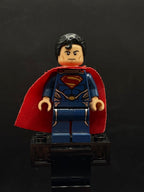 Superman - Dark Blue Suit, Starched Fabric Cape - Foto real - DagaBlocks