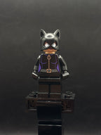 Catwoman - Black Suit with Dark Purple Trim, Dark Purple Lips - Foto real - DagaBlocks