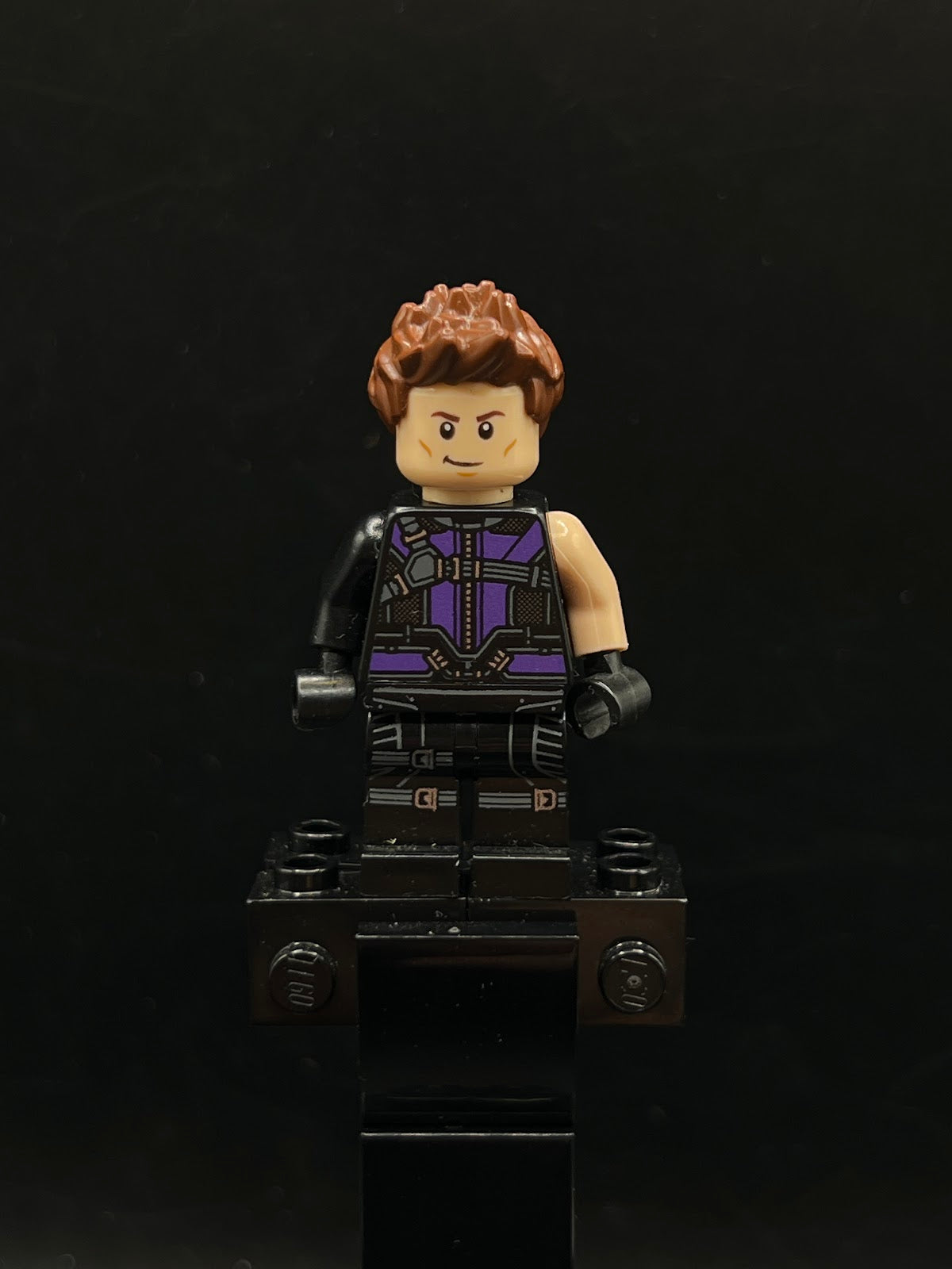 Hawkeye - Black and Dark Purple Suit - Foto real - DagaBlocks