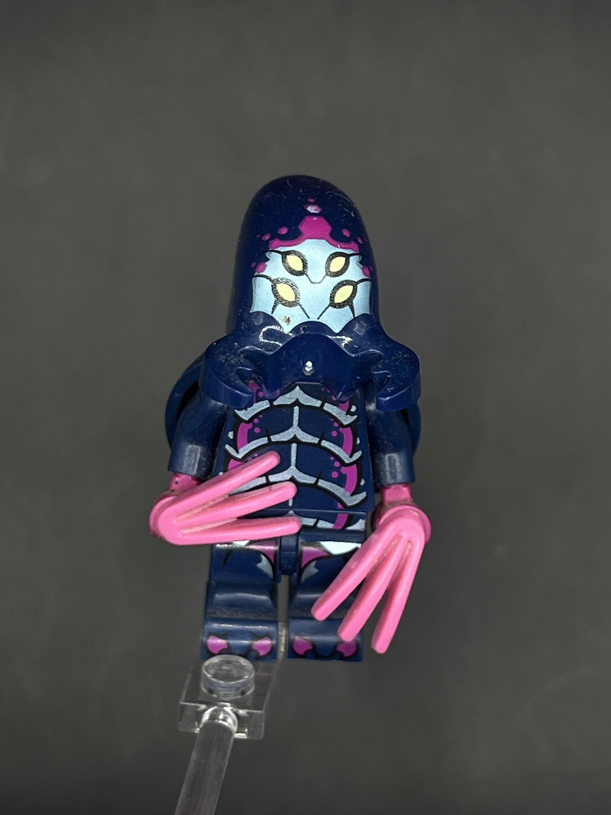 LEGO Minifigura Alien Beetlezoid - Colección Épica